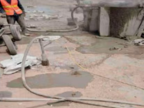 许昌水泥混凝土路面板底注浆技术 路面脱空注浆整治方案